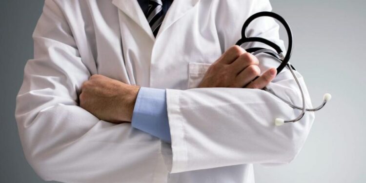 Salarii mici și lipsa perspectivelor: Viitori medici, rămân sau pleacă?