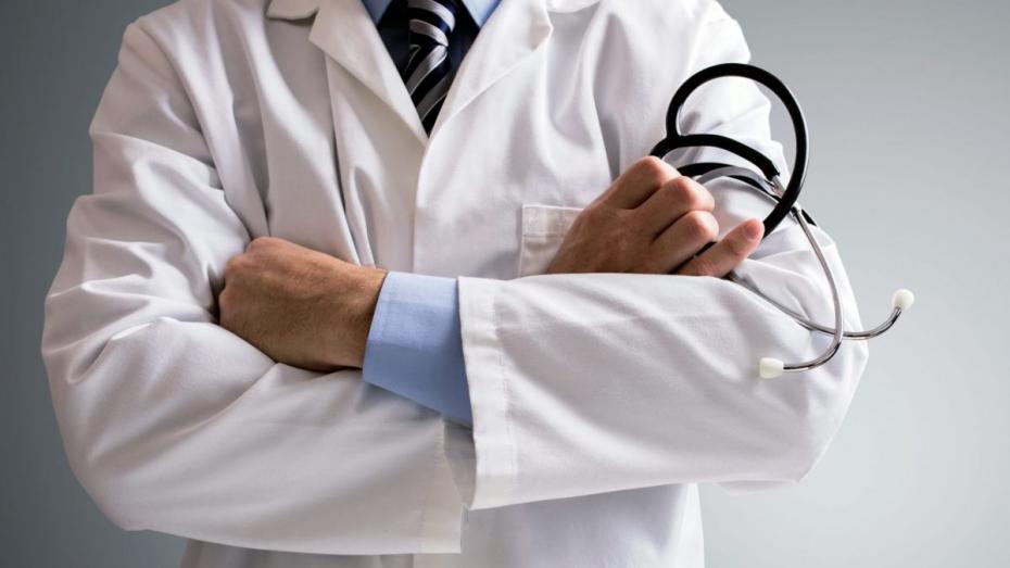 Salarii mici și lipsa perspectivelor: Viitori medici, rămân sau pleacă?