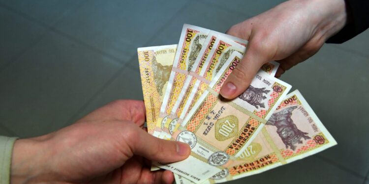 Профсоюзы опасаются, что власти не выполнят своего обещания по реформе зарплат