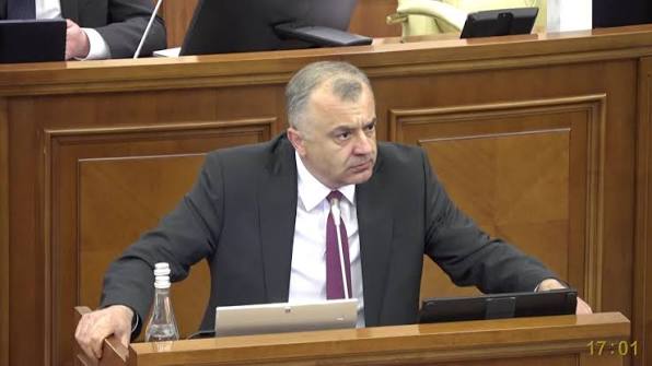 CHICU: PROMISIUNEA LUI SANDU DE A REDUCE SALARIILE „NESIMȚITE”, NEÎNDEPLINITĂ