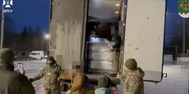 Гражданин Молдовы подозревается в организации незаконной миграции украинцев и возвращении в страну после задержания