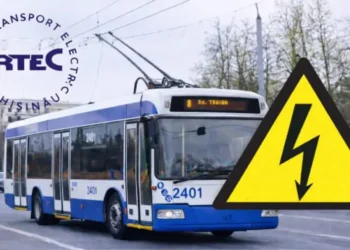 Defecțiune la rețeaua de contact din centrul Chișinăului: Mai multe rute de troleibuz circulă pe trasee modificate