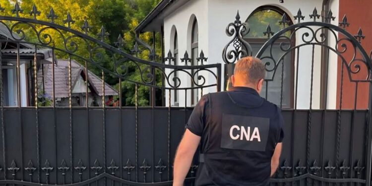 Avocat, reținut de CNA într-un dosar de trafic de influență și escrocherie